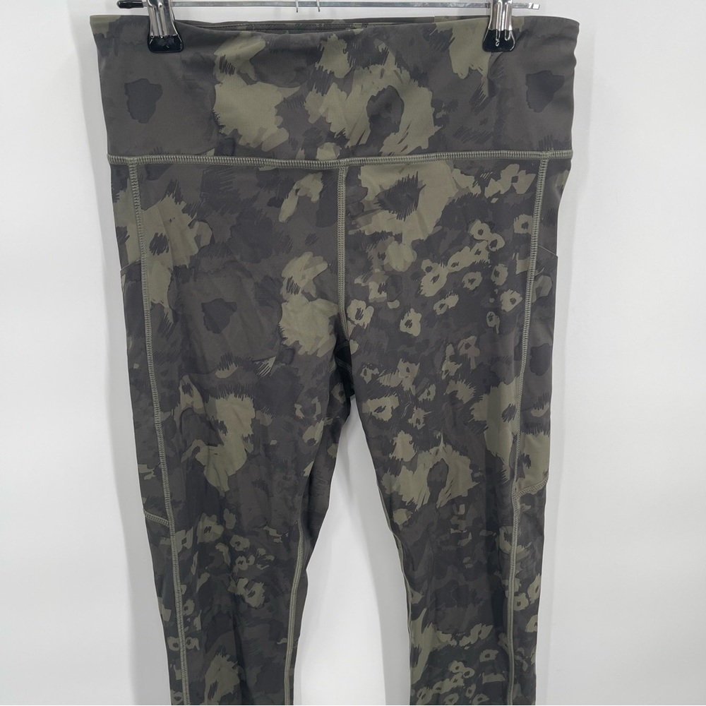 Vuori Women's Stride  Performance Side Pocket Legging VW429 Green camo Small - Picture 4 of 10